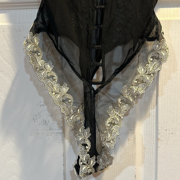 Vintage 1998 Victoria’s Secret Metallic Lace Cutout Mesh Bodysuit Teddy 34B - Picture 4 of 9